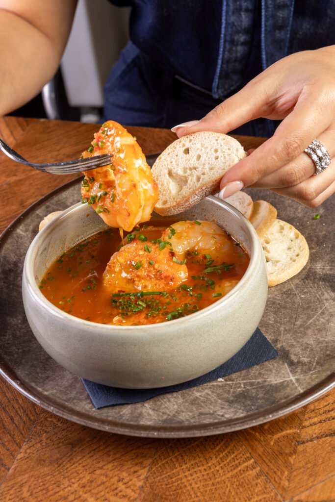 Soupe aux crevettes et pain maison